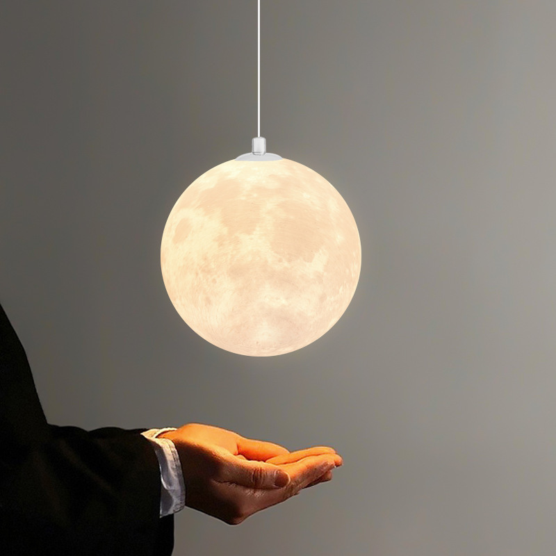 Hanging Moon Lamp - プラスチック製の月の形をしたペンダントランプ,モダンでクリエイティブなデザイン,室内装飾ライト,レストランに最適