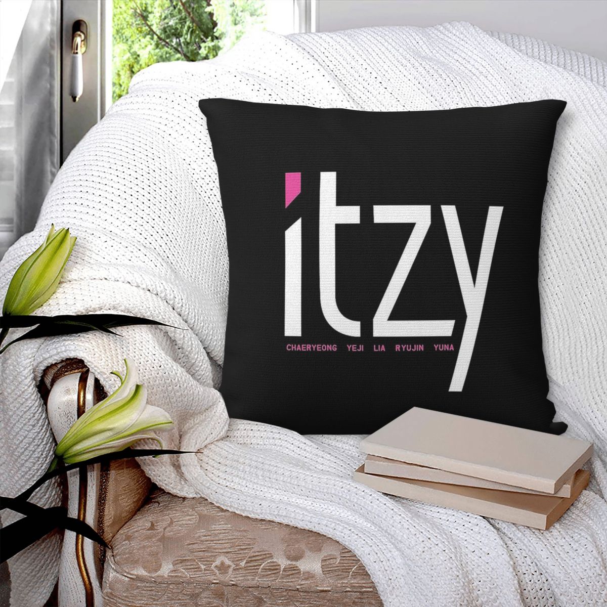Itzy Band Dalla Dalla スクエア枕カバー - Home Decor Dallas のレビューと価格