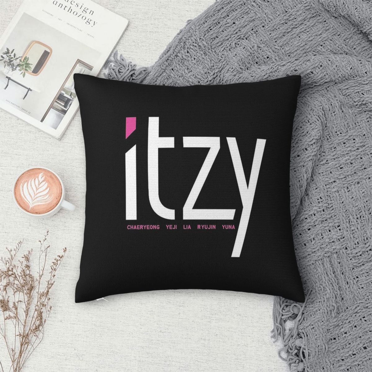 Itzy Band Dalla Dalla スクエア枕カバー - Home Decor Dallas のレビューと価格